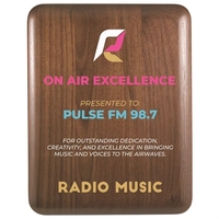 7" x 9" Elliptical Edge Round Corner Genuine Walnut Plaque