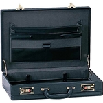 Expandable attaches case