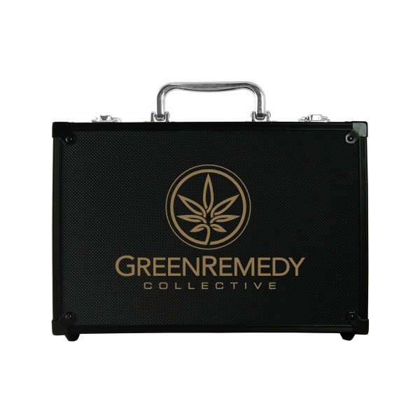 Two hundred piece poker set with case... from ASI 37783 Beyond Mfg (B M F G) Int'l / Poker N' Games