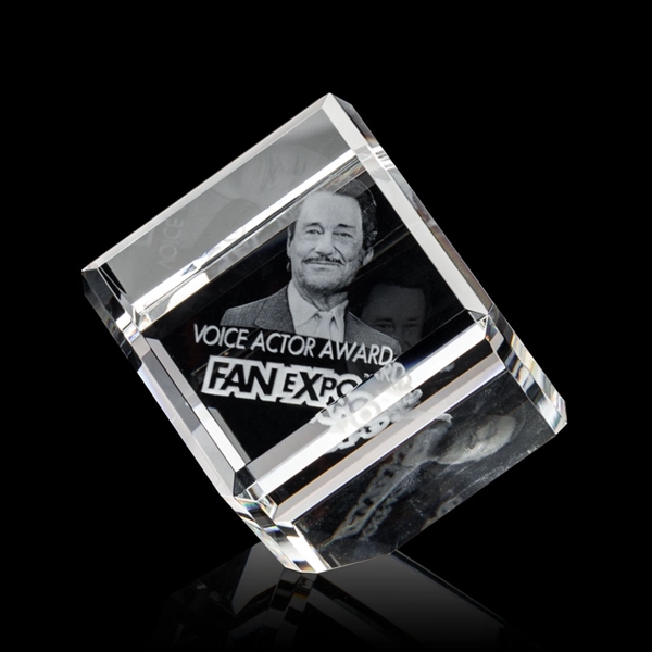 Beautiful 3 Dimensional etching inside the crystal... from ASI 84592 St Regis Group / St Regis