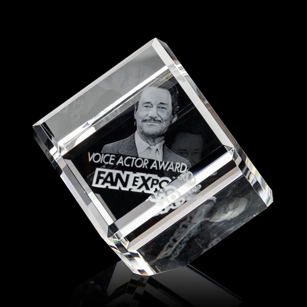 Beautiful 3 Dimensional etching inside the crystal... from ASI 84592 St Regis Group / St Regis