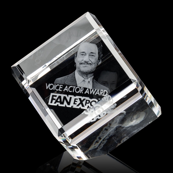 Beautiful 3 Dimensional etching inside the crystal... from ASI 84592 St Regis Group / St Regis