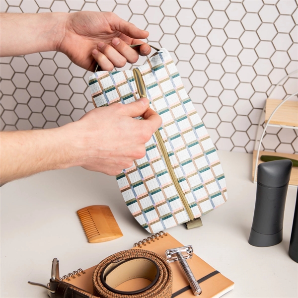 Inspired by the traditional shape and function of the Dopp kit,... from ASI 74710 Numo
