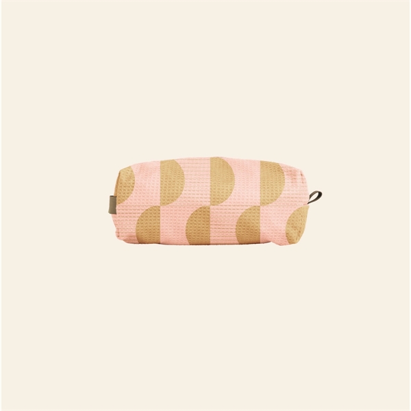 Inspired by the traditional shape and function of the Dopp kit,... from ASI 74710 Numo