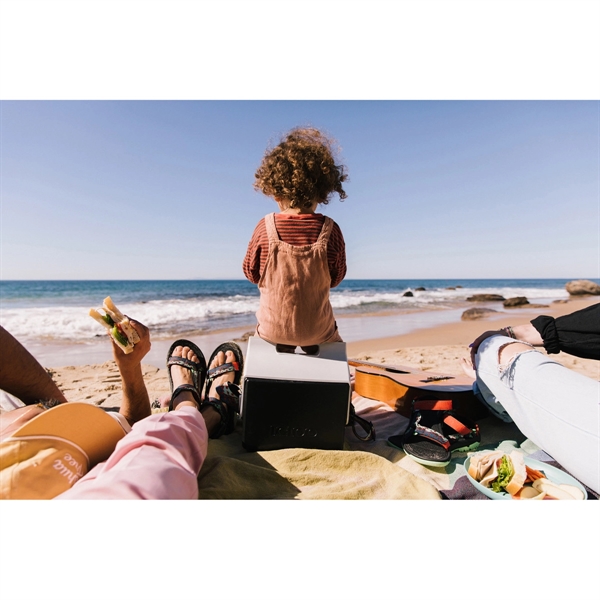 The Igloo® Playmate Pal™ is an iconic and versatile 9-can hard-sided... from ASI 56070 Gemline / Gemline®