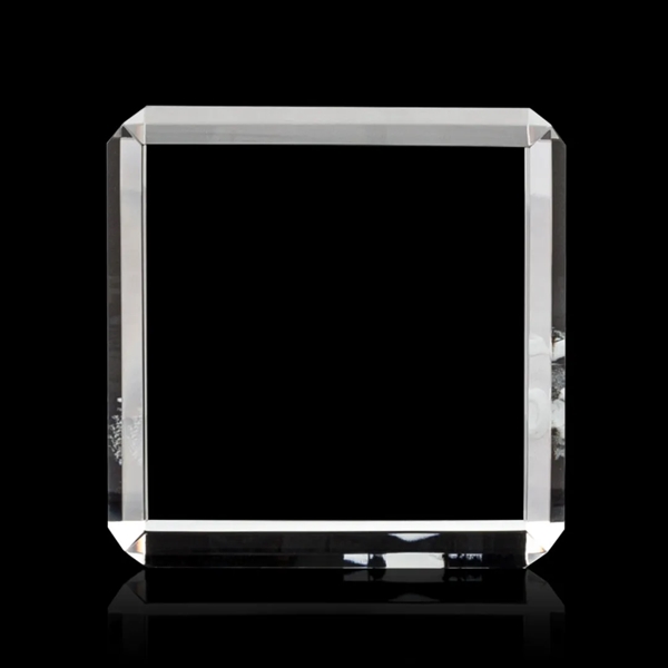 Beautiful 3 Dimensional etching inside the crystal... from ASI 84592 St Regis Group / St Regis