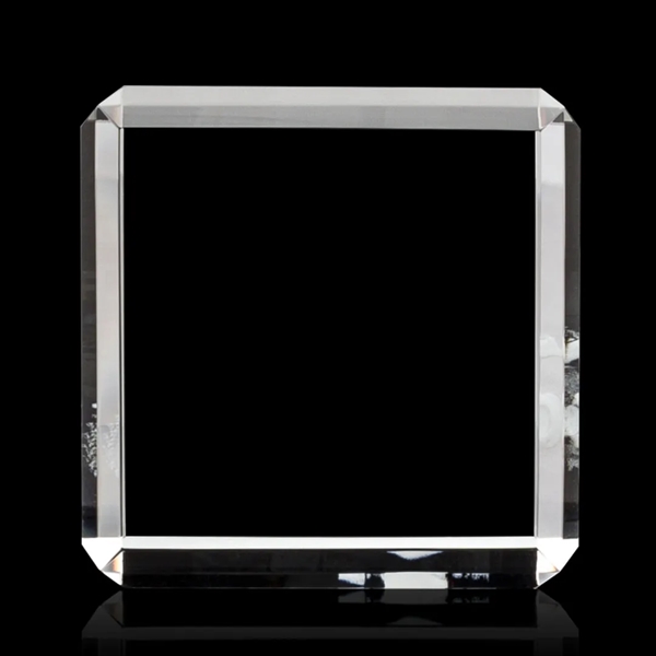 Beautiful 3 Dimensional etching inside the crystal... from ASI 84592 St Regis Group / St Regis