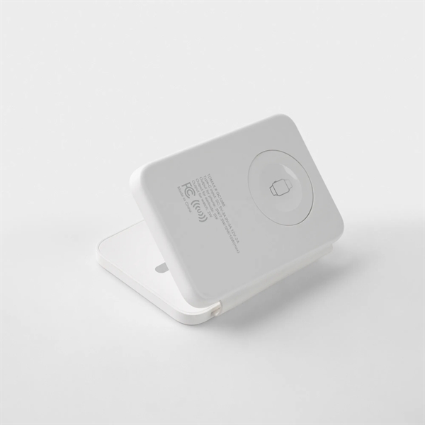 A slim and compact MagSafe travel charger.... from ASI 91435 Tomax USA / Tomax