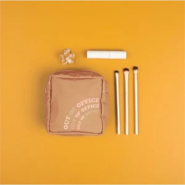 These mod pouches are modular, smaller packing cubes.  Built for... from ASI 74710 Numo