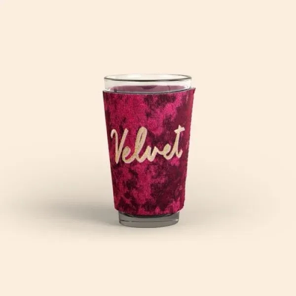 This simple tapered neoprene sleeve fits our standard 16oz. Pint Glass.... from ASI 74710 Numo