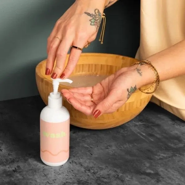 Clean body care, no mineral oil, isopropyl alcohol, parabens, paraffins, phthalates,... from ASI 74710 Numo