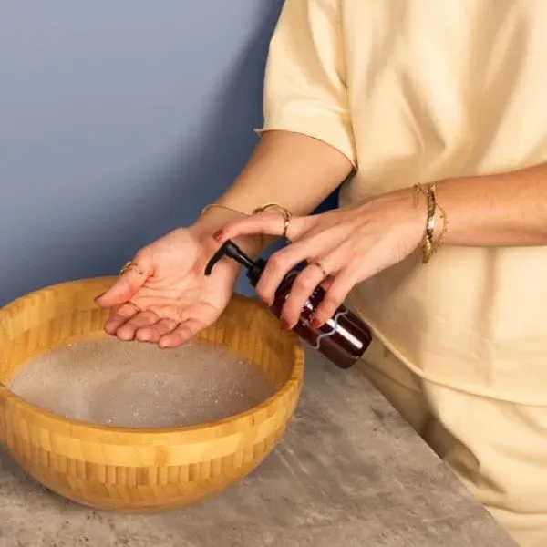 Clean body care, no mineral oil, isopropyl alcohol, parabens, paraffins, phthalates,... from ASI 74710 Numo