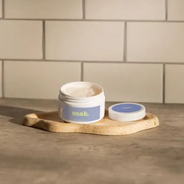 Clean body care, no mineral oil, isopropyl alcohol, parabens, paraffins, phthalates,... from ASI 74710 Numo