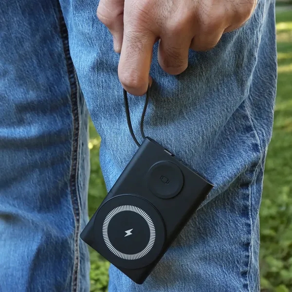 PowerLynx is a 5000 mAh powerbank with magnetic wireless phone and... from ASI 61966 HPG / OrigAudio