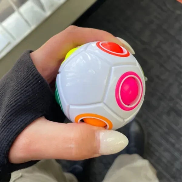 Match each ball color with the ring around each hole... from ASI 55675 Galaxy Balloons Inc