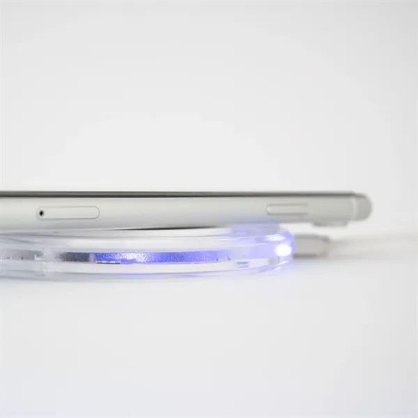 Qi wireless charger powered by USB-C port.... from ASI 68190 Lungsal