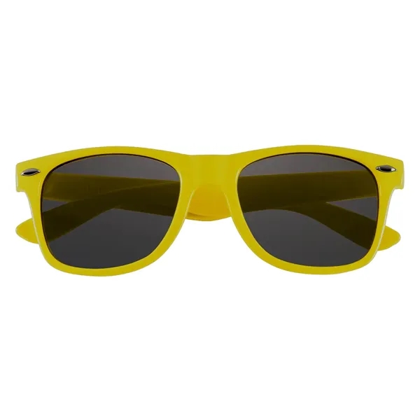 Sunglasses made of polycarbonate material. UV400 lenses provide 100% UVA and... from ASI 61125 Hit Promotional Products / Hit®