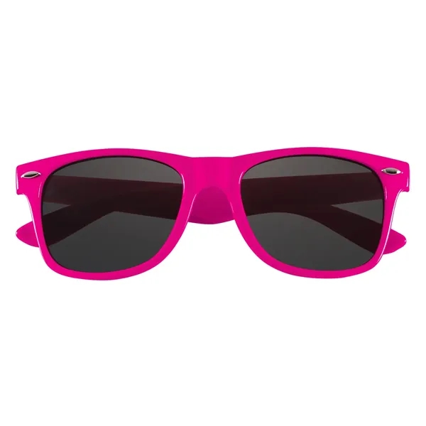 Sunglasses made of polycarbonate material. UV400 lenses provide 100% UVA and... from ASI 61125 Hit Promotional Products / Hit®