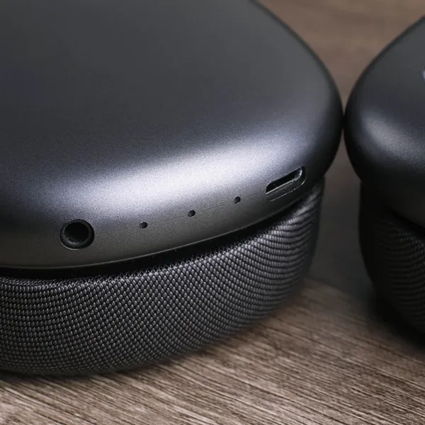 Wireless headphones with active noise cancellation, transparency mode, and dynamic drivers... from ASI 61966 HPG / OrigAudio HPG Gold