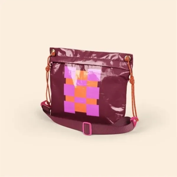 The Sacoche keeps it simple, this version brings the shine. It's... from ASI 74710 Numo