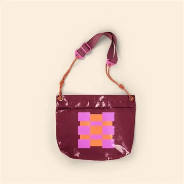 The Sacoche keeps it simple, this version brings the shine. It's... from ASI 74710 Numo