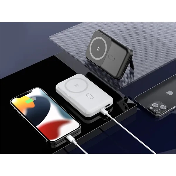 10,000mAh MagSafe power bank with foldable kickstand, 15W wireless charging, 20W... from ASI 68190 Lungsal / Lungsal