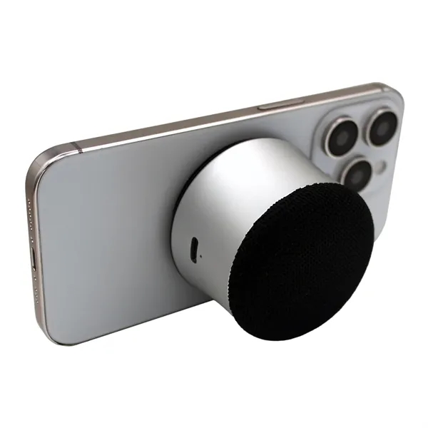 400mAh battery. 5 watt wireless charging. MagSafe-compatible. 4 hours of play... from ASI 62124 iClick, Inc.