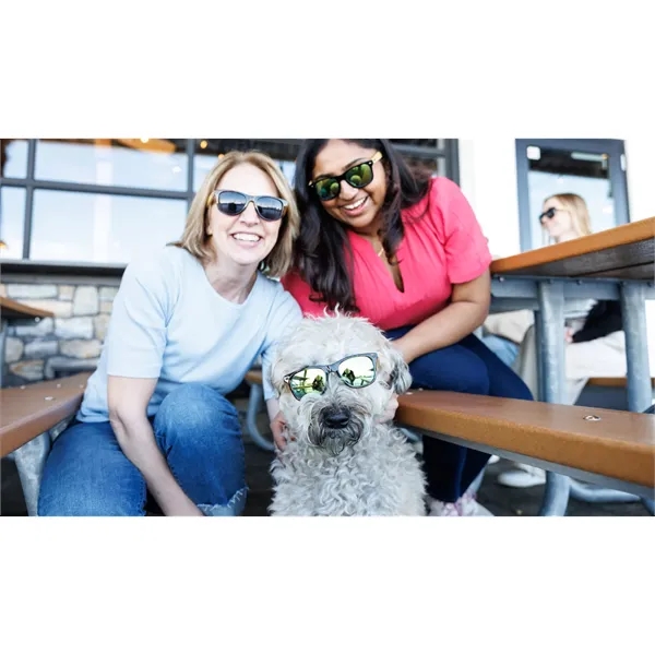 Easygoing sunglasses for good vibes and bright days... from ASI 56070 Gemline / Gemline®