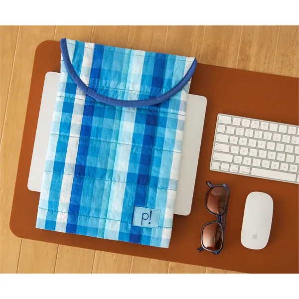 Designed with lightweight quilted padding and a magnetic snap closure, this... from ASI 45657 Pop! Promos