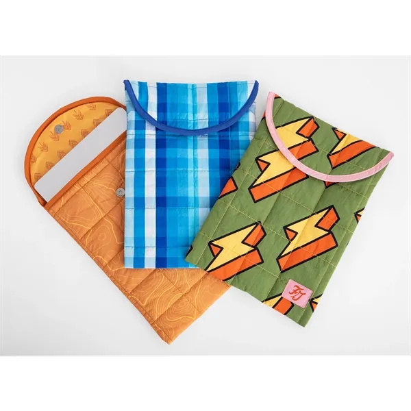 Designed with lightweight quilted padding and a magnetic snap closure, this... from ASI 45657 Pop! Promos