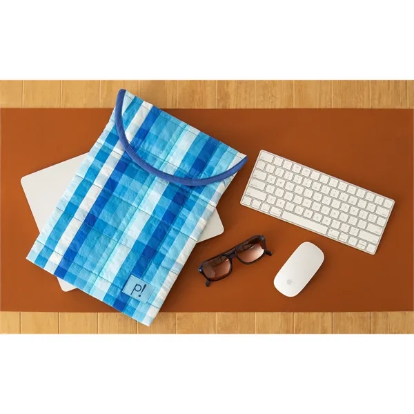 Designed with lightweight quilted padding and a magnetic snap closure, this... from ASI 45657 Pop! Promos