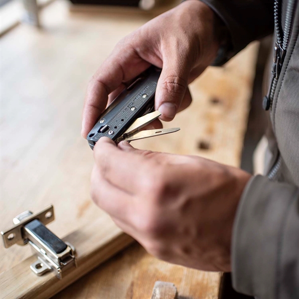 This Multi-tool Knife from the Leatherman Free series, makes for the... from ASI 46170 Compass Industries Inc