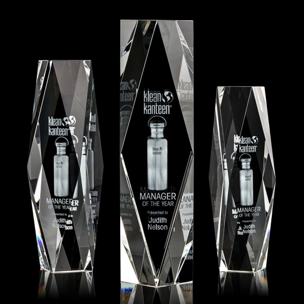 Beautiful 3 Dimensional etching inside the crystal... from ASI 84592 St Regis Group / St Regis