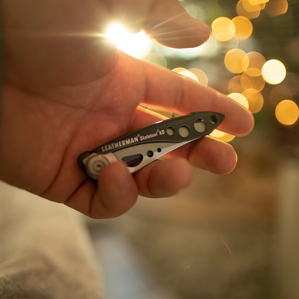 Slim, lightweight knife with 2.6" straight edge blade that measures 3.5"... from ASI 46170 Compass Industries Inc